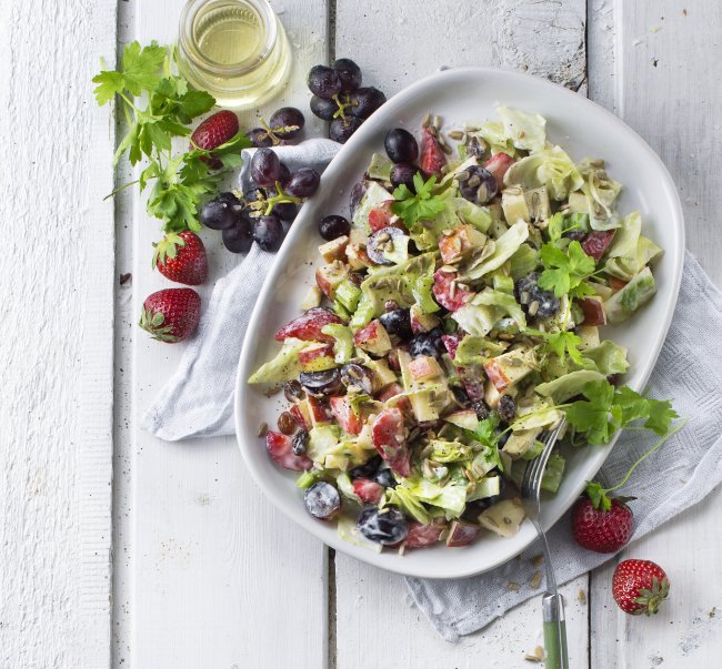 Värske suvesalat maasikatega